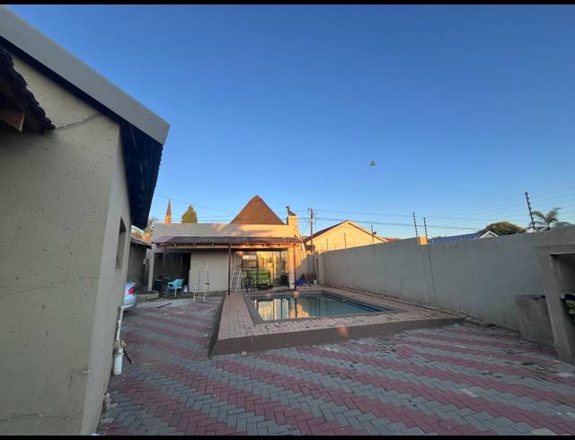 5 BEDROOM FREEHOLD FOR SALE IN CULEMBORG PARK